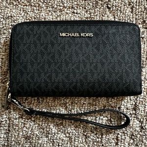 MK LOGO Wristlet Black